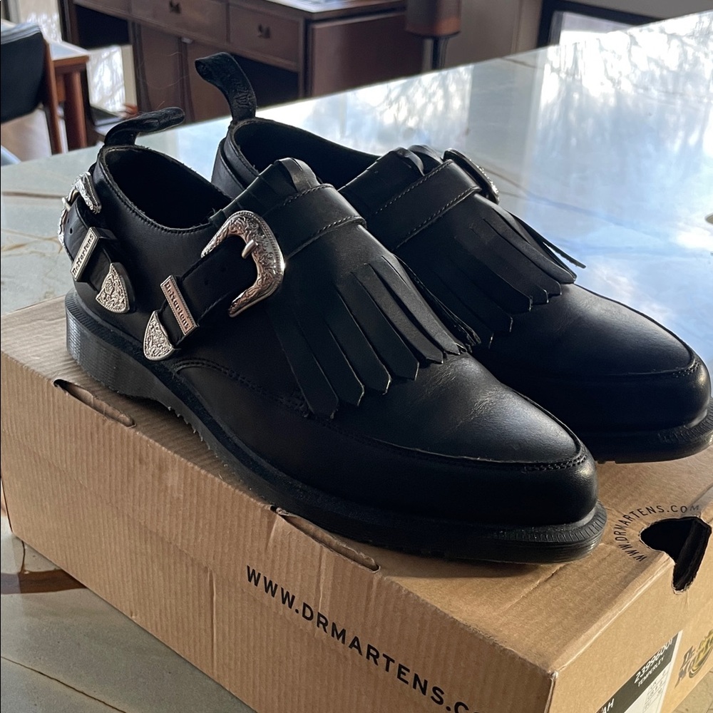 Dr. Martens delylah temperley size 8US Black Leather Fringe Buckle Loafers
